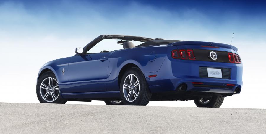  Ford Mustang Convertible 2013 года  (фото 13 из 13)